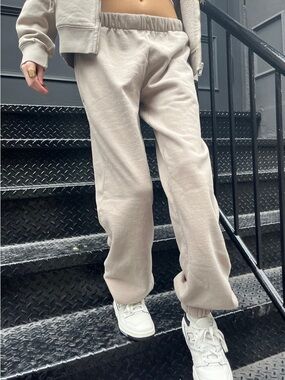 Brandy Melville Rosa Sweatpants